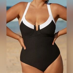 Berlook Black and White Women's Swimsuit Sz 1X/16 nwt , 013